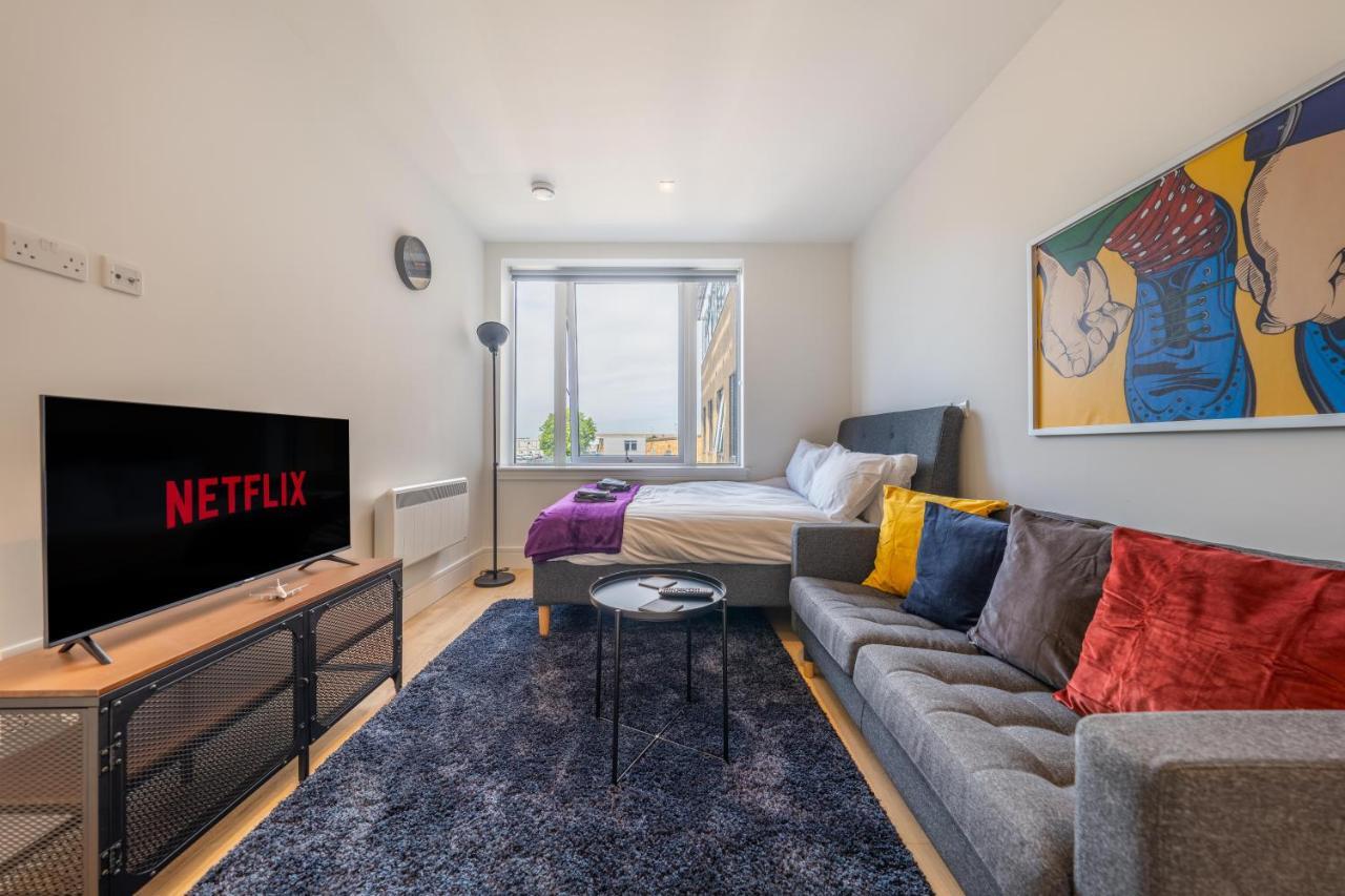 Cozy Apartments - Free Wifi And Parking Onsite Feltham Eksteriør billede