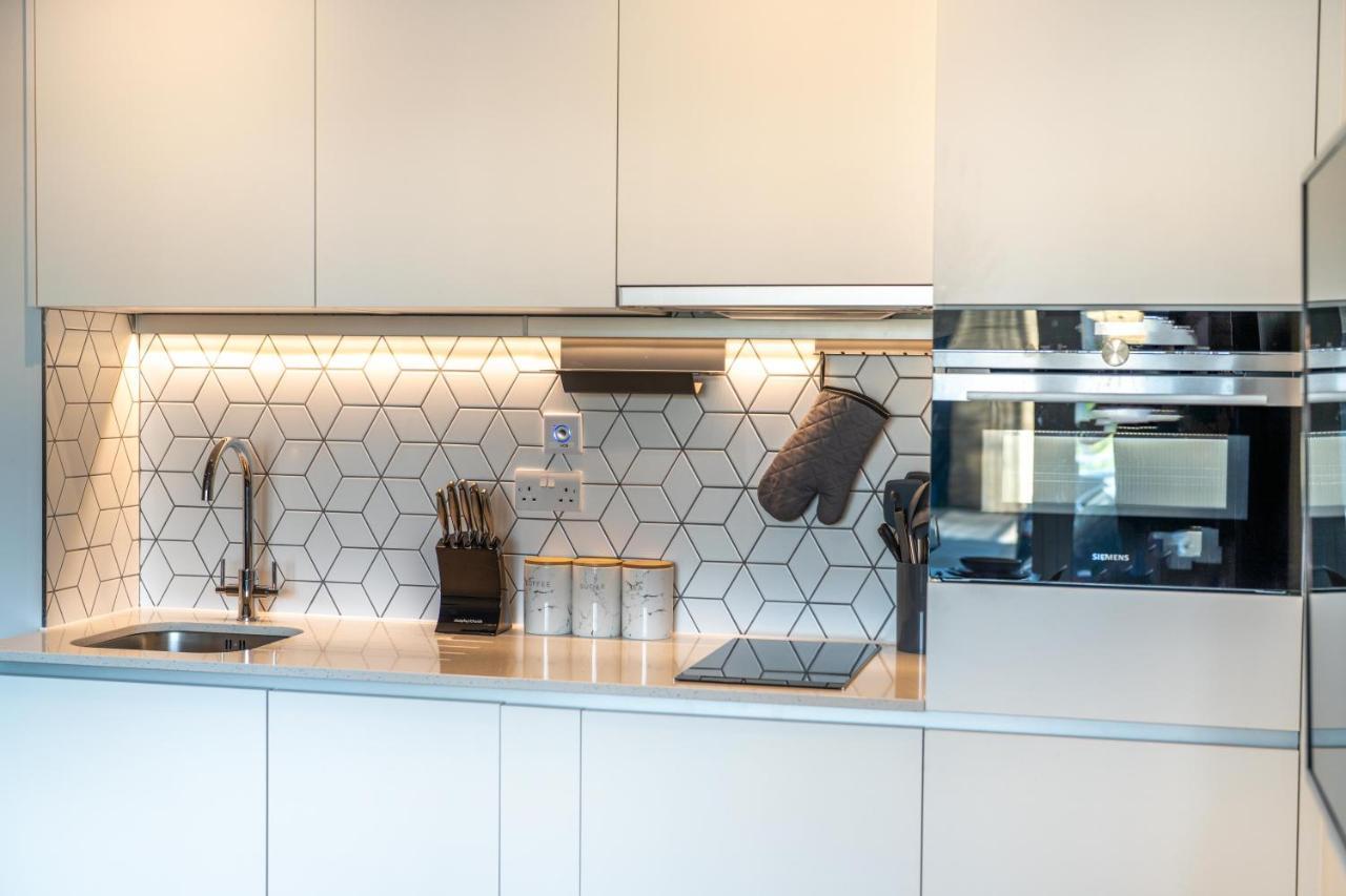 Cozy Apartments - Free Wifi And Parking Onsite Feltham Eksteriør billede
