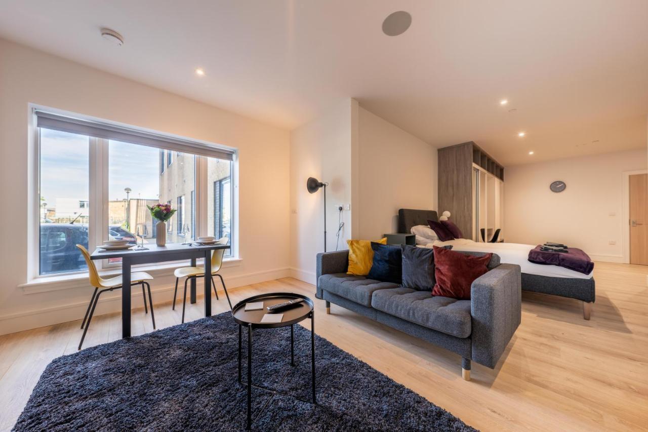 Cozy Apartments - Free Wifi And Parking Onsite Feltham Eksteriør billede