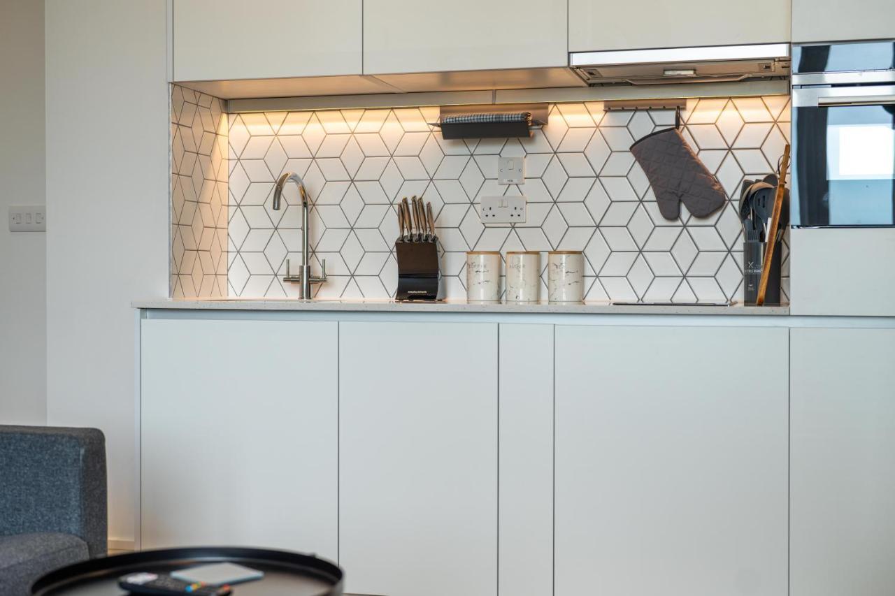 Cozy Apartments - Free Wifi And Parking Onsite Feltham Eksteriør billede