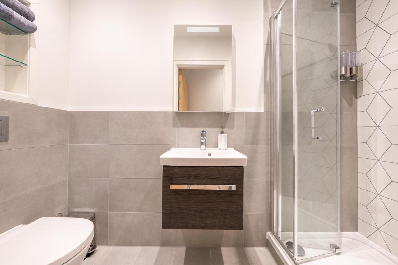 Cozy Apartments - Free Wifi And Parking Onsite Feltham Eksteriør billede