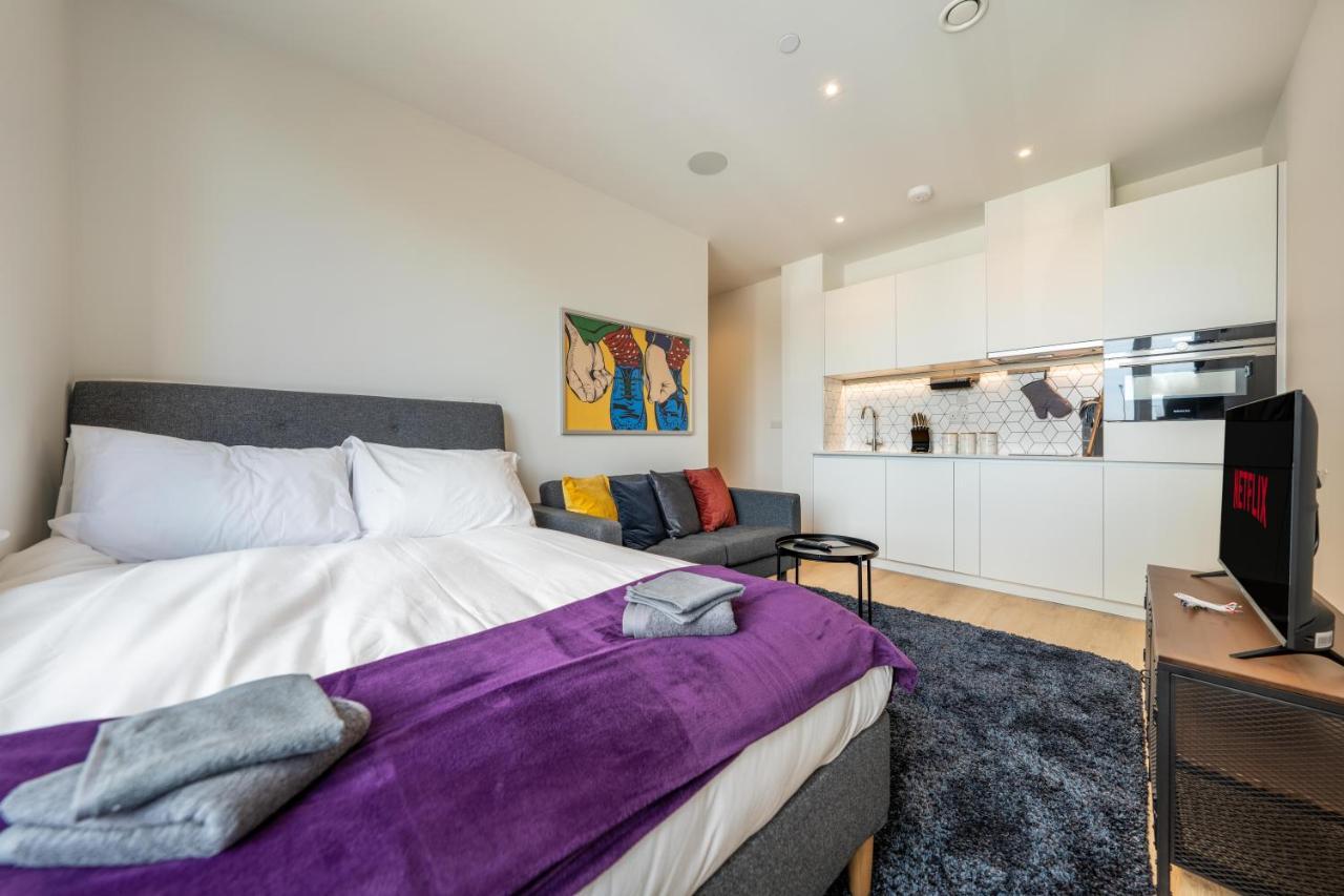 Cozy Apartments - Free Wifi And Parking Onsite Feltham Eksteriør billede