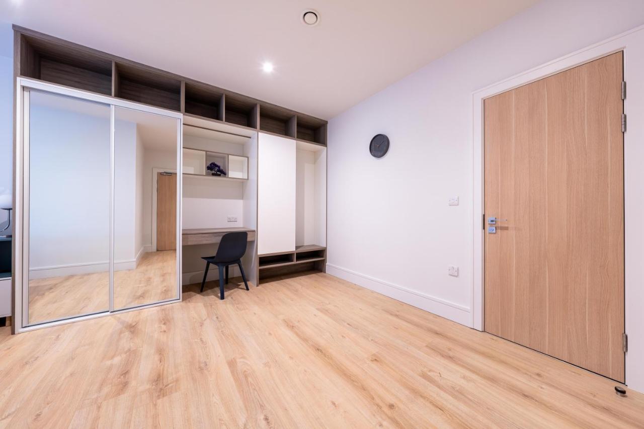 Cozy Apartments - Free Wifi And Parking Onsite Feltham Eksteriør billede